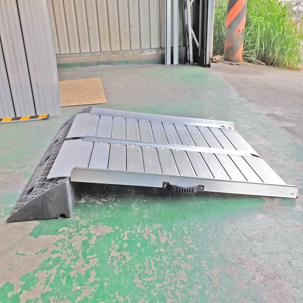 Bi-Folding Ramps BJ105